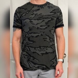 lululemon athletica Black and Gray Camouflage Tee